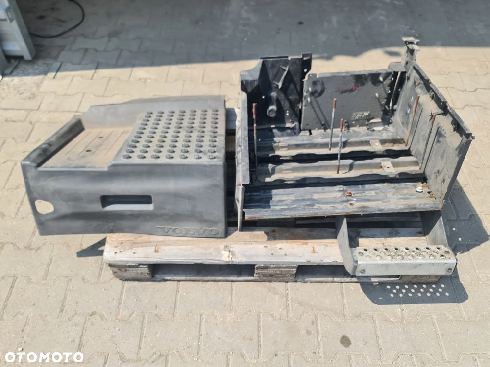 Skrzynka na akumulatory VOLVO FH4 FM4 - 2