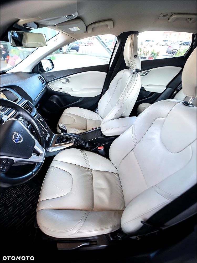 Volvo V40 D2 Summum - 32