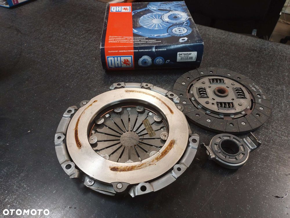 Zestaw sprzęgła z łożyskiem wyciskowym (220mm Sprzęgło FORD ESCORT V, FIESTA III, ORION III 1.8 02.92-12.95 - 1