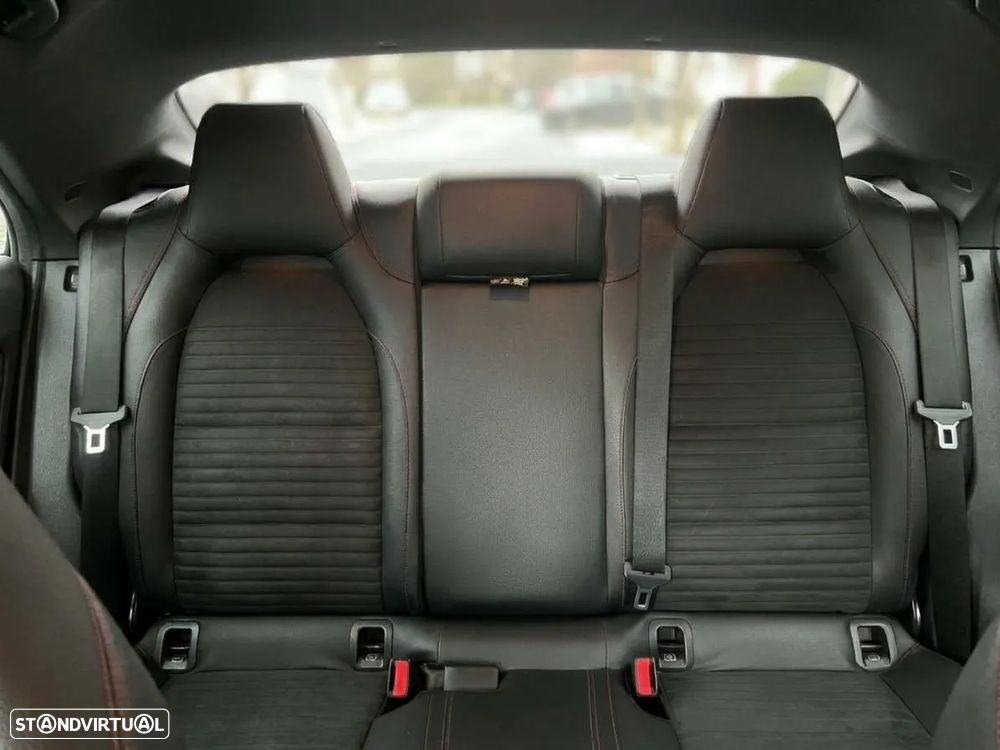 Mercedes-Benz CLA 180 - 4