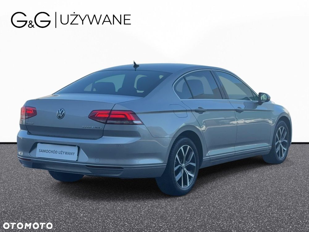 Volkswagen Passat - 4
