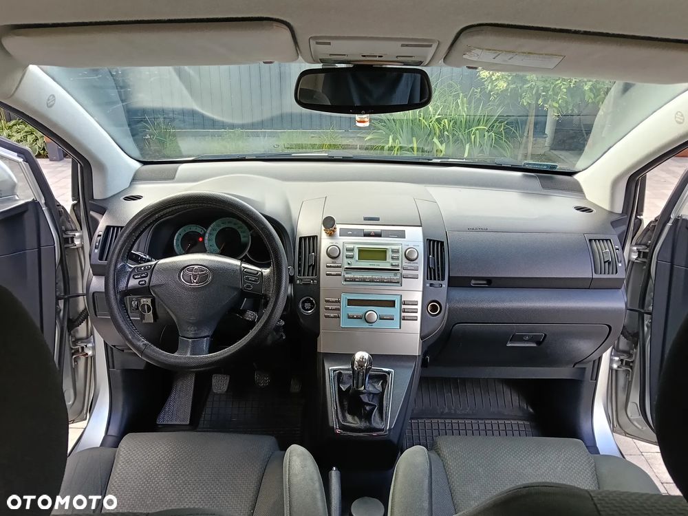 Toyota Corolla Verso - 11