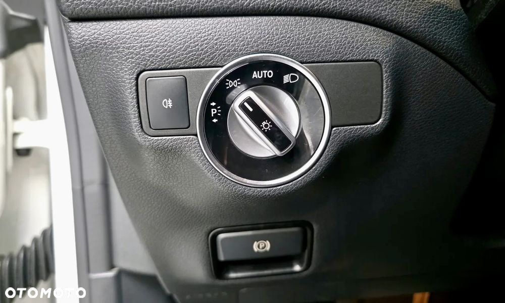 Mercedes-Benz CLA 220 4Matic 7G-DCT AMG Line - 17