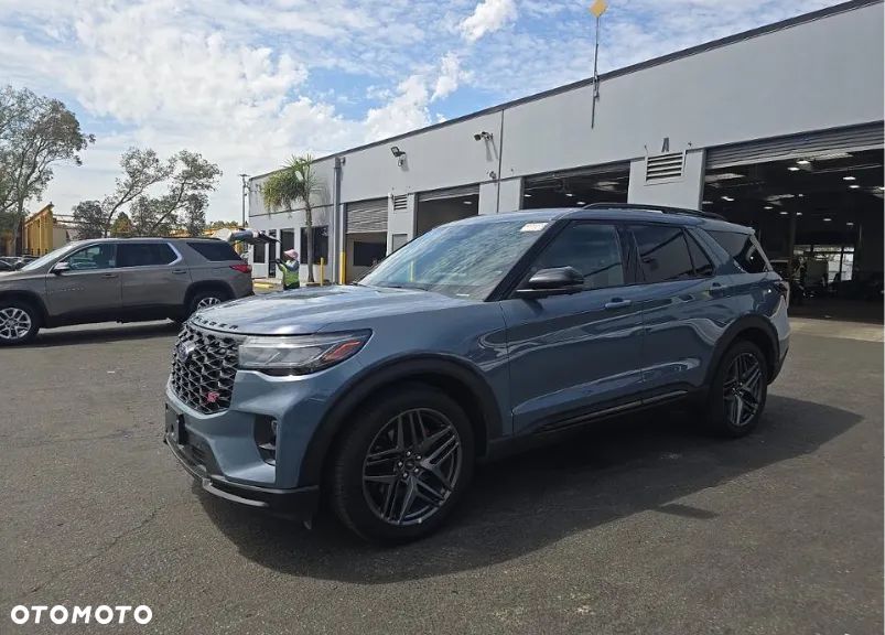 Ford Explorer - 3