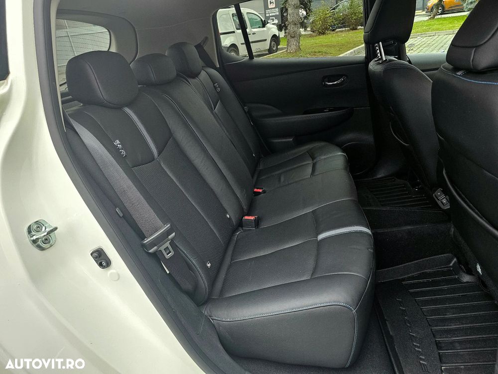 Nissan LEAF Tekna - 15