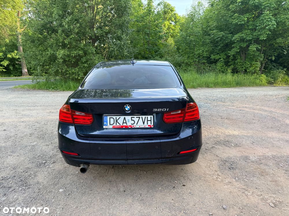BMW Seria 3 320i Efficient Dynamics Luxury Line - 4