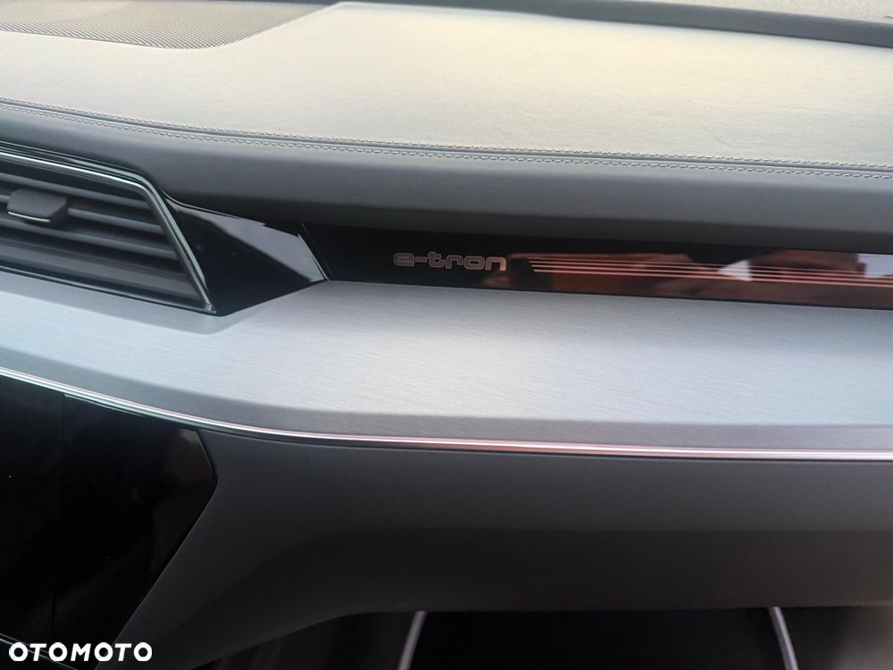 Audi e-tron 55 Quattro S Line - 32