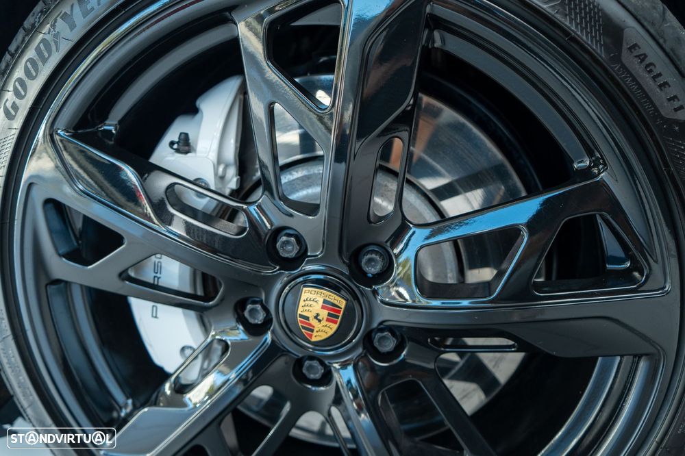 Porsche Taycan Cross Turismo Turbo - 38