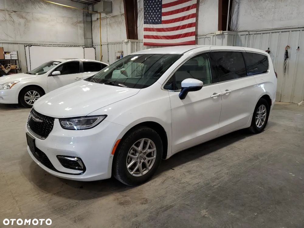 Chrysler Pacifica - 1