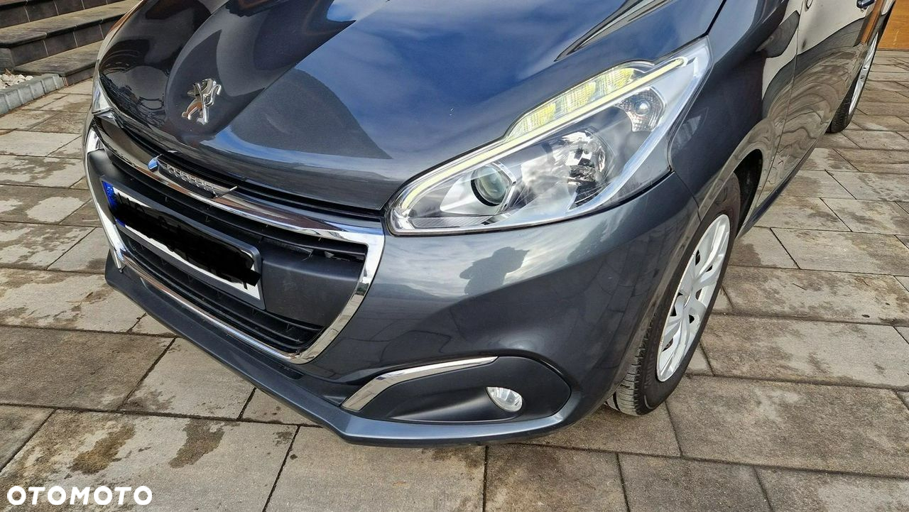 Peugeot 208 - 8