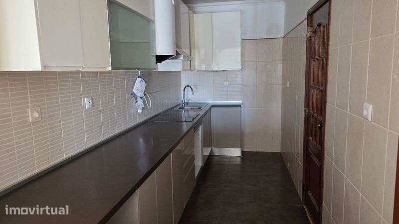 Apartamento T1+1 na Tapada das Mercês - Grande imagem: 5/12