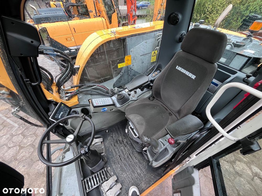 Liebherr A 910 Compact - 32