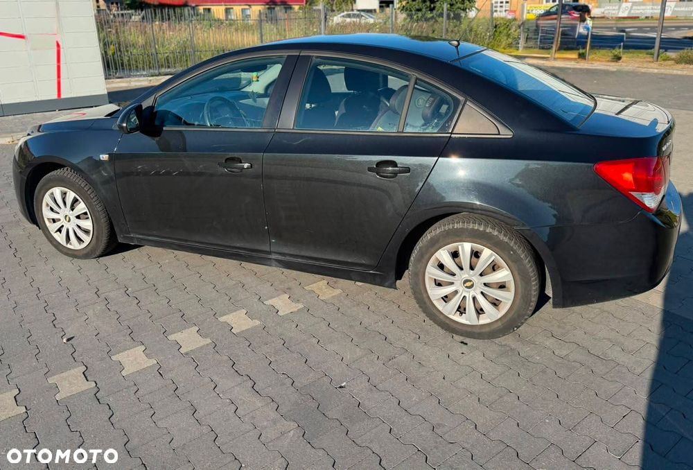 Chevrolet Cruze 1.8 Base - 3