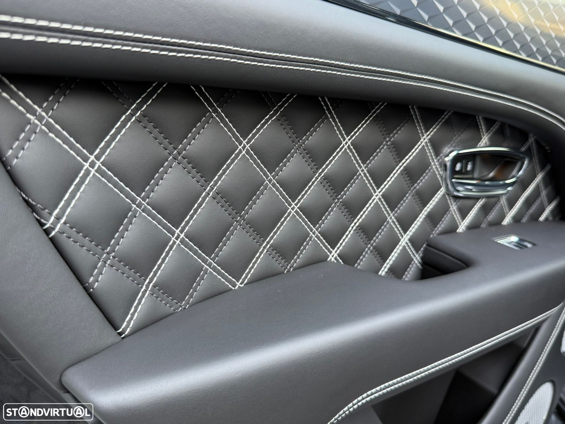 Bentley Bentayga V8 Atelier Edition - 41