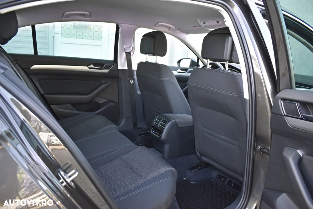 Volkswagen Passat 2.0 TDI SCR DSG Comfortline - 13