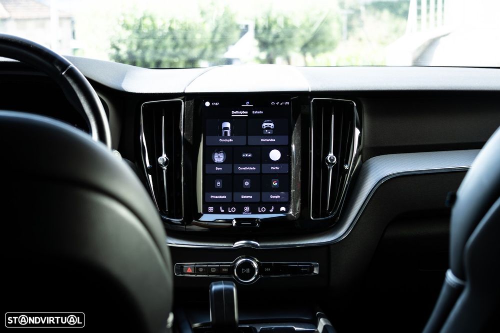 Volvo XC 60 2.0 B4 R-Design Geartronic - 32