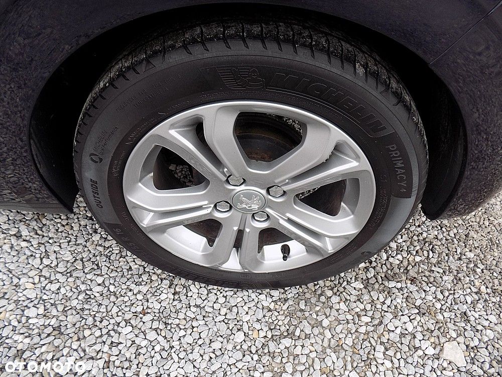 Peugeot 208 PureTech 82 Start & Stop Allure - 19