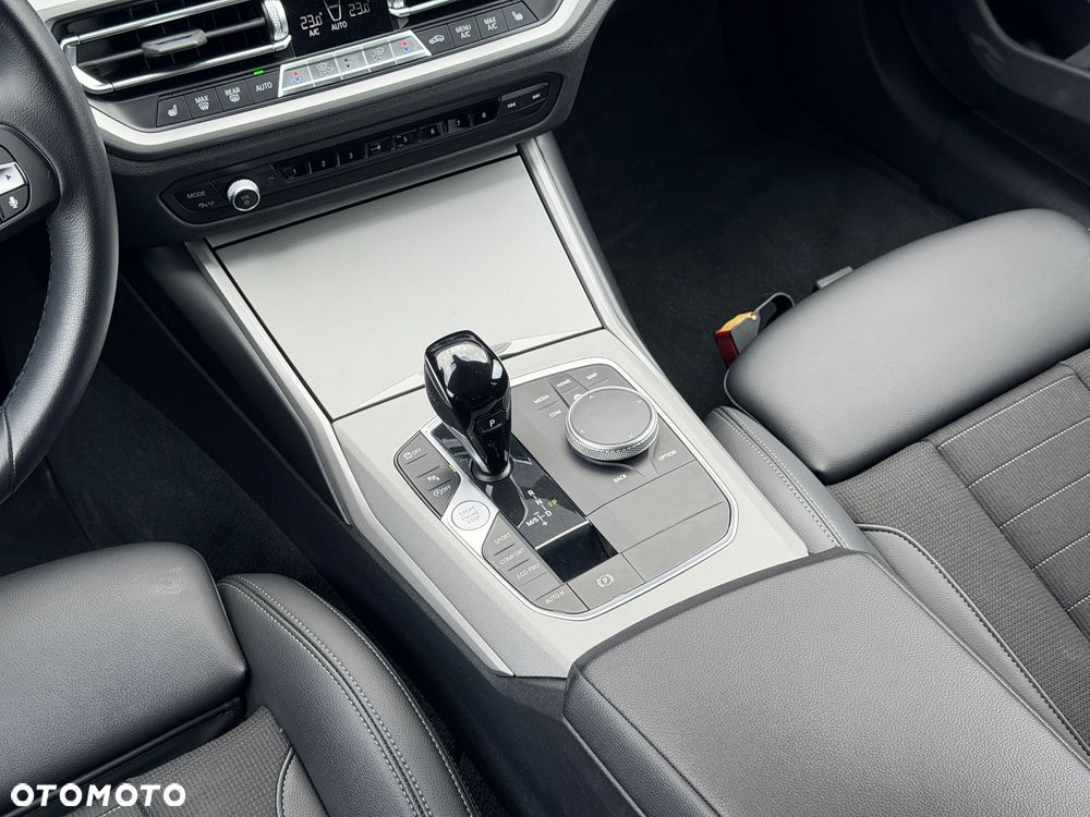 BMW Seria 3 318i - 14
