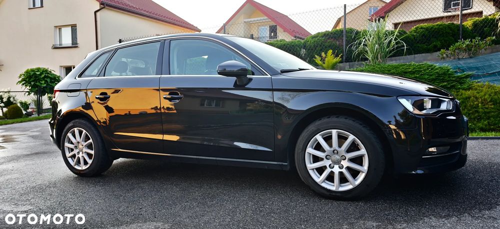Audi A3 Sportback 1.6 TDI Ambiente - 4