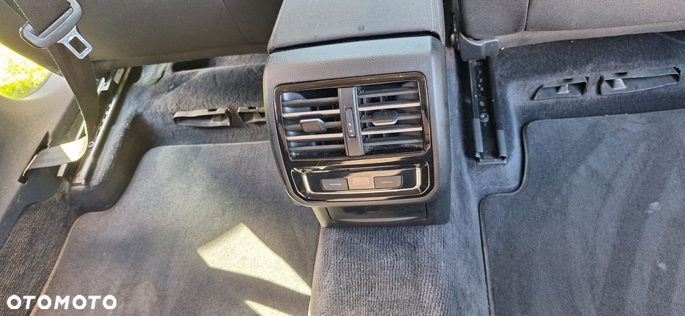 Volkswagen Passat - 22