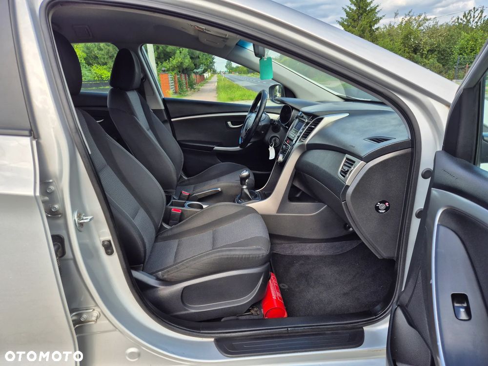 Hyundai i30 blue 1.6 CRDi Trend - 13