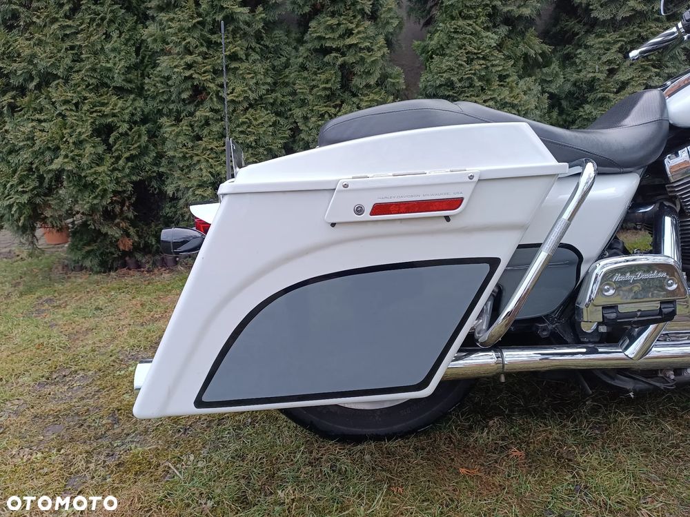 Harley-Davidson Touring Road Glide - 11