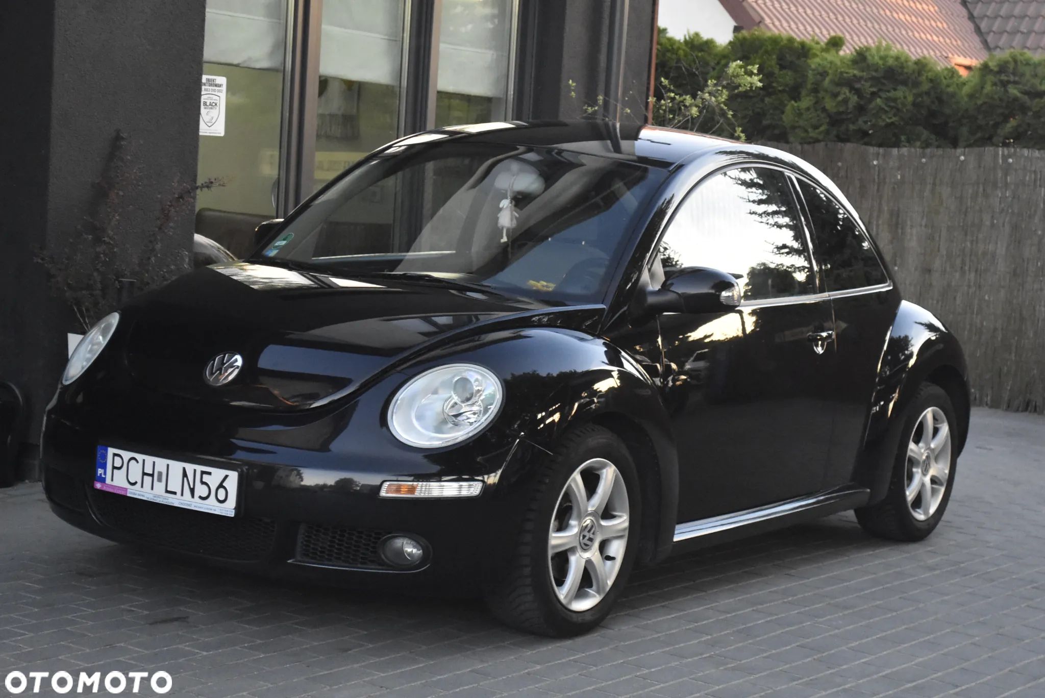 Volkswagen New Beetle - 1