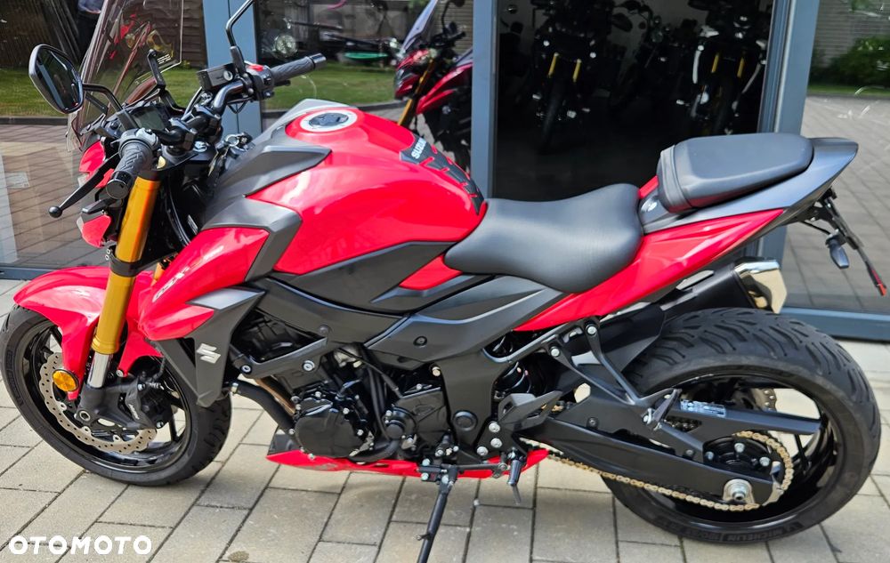Suzuki GSX - 22