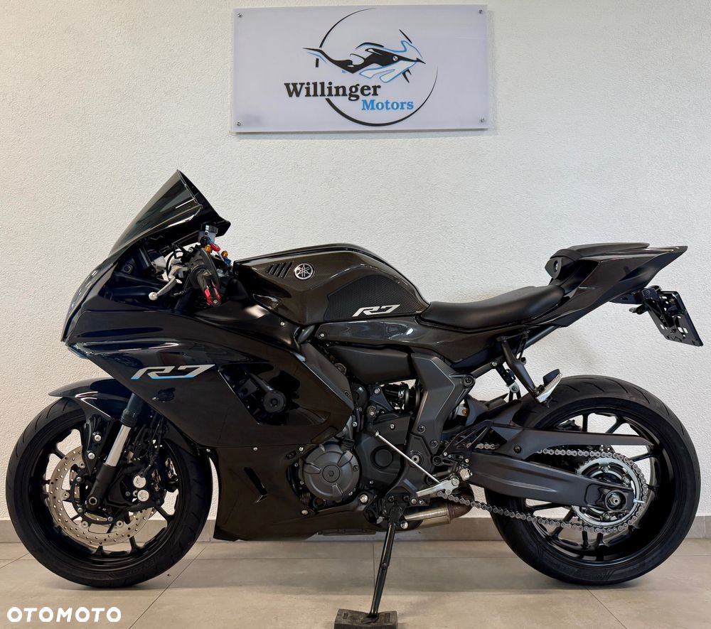 Yamaha R7