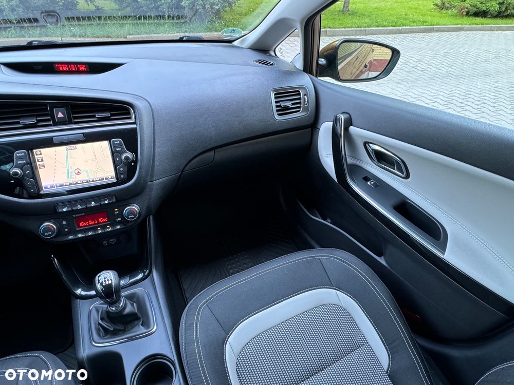 Kia Ceed 1.6 CRDi 136 ISG Dream-Team Edition - 22