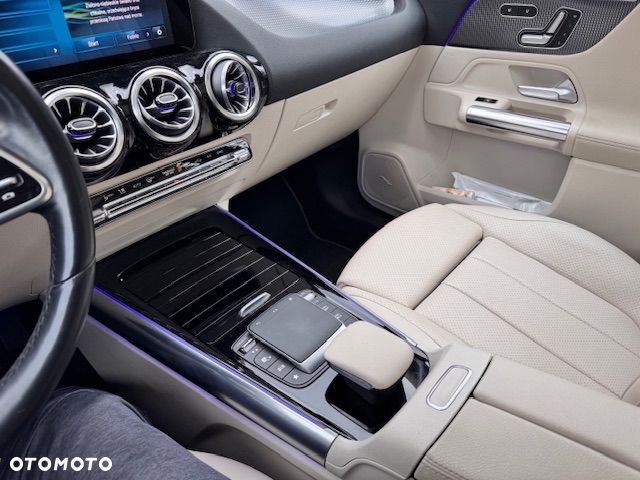 Mercedes-Benz GLA 200 Business Edition - 24