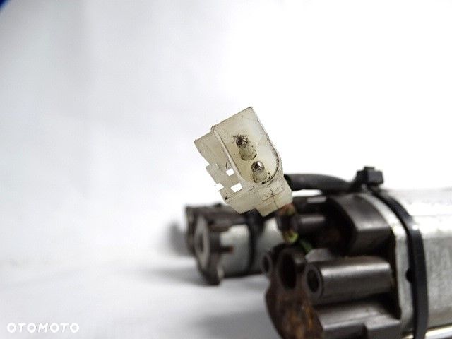 BMW E38 E39 Fotel Silniczek Silnik Napęd Regulacji Fotela Przód Tył i Regulacji Nachylenia 67318352192  8352192 Bosch  0130002465 - 4