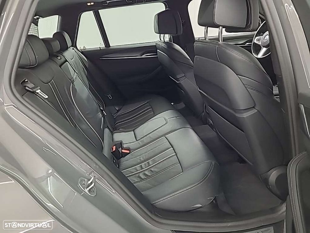 BMW 530 e Pack Desportivo M - 13