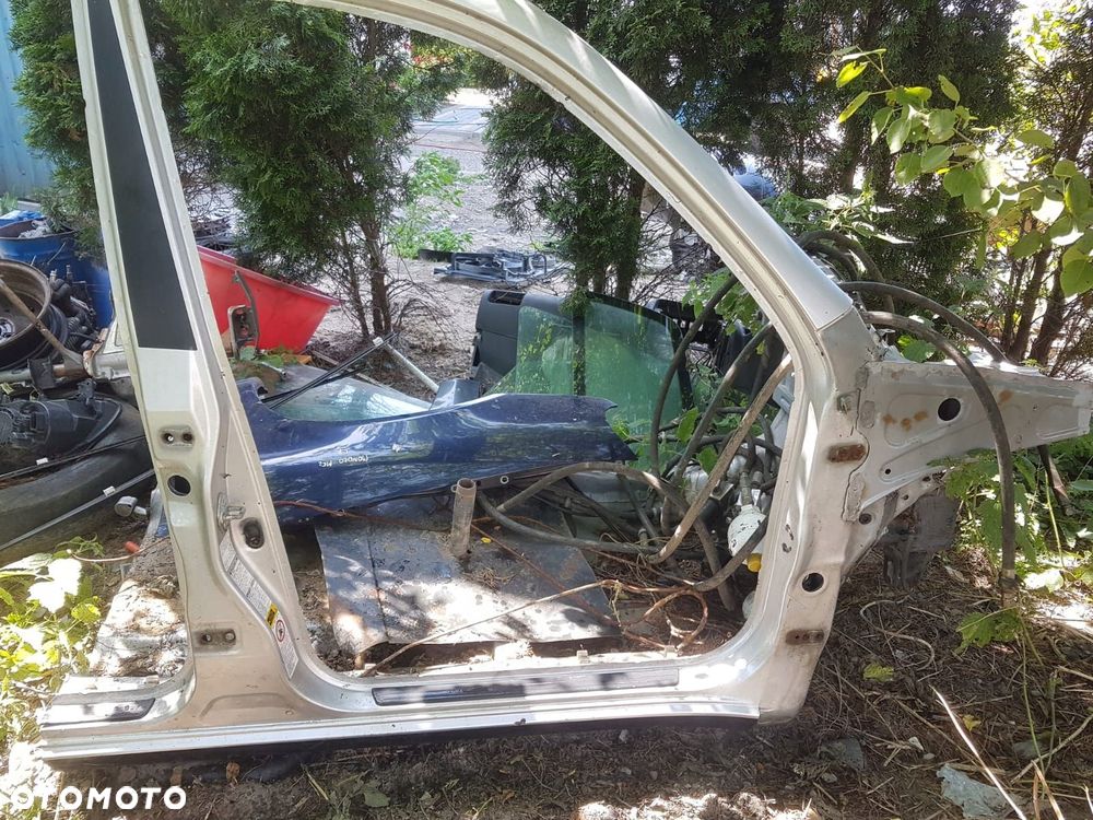 TOYOTA RAV4 00- SŁUPEK PRAWY PRÓG - 1