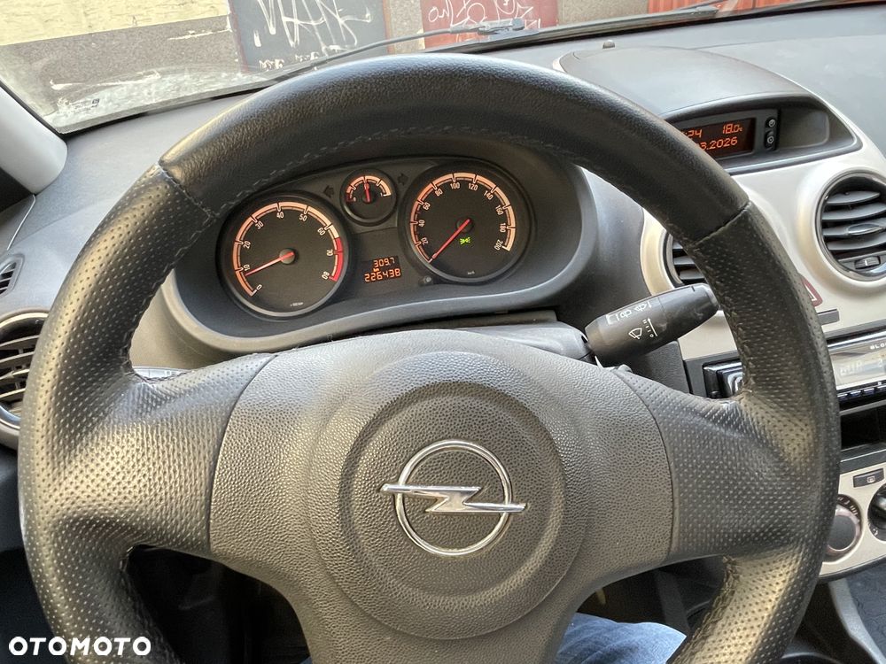 Opel Corsa 1.2 16V Essentia - 4