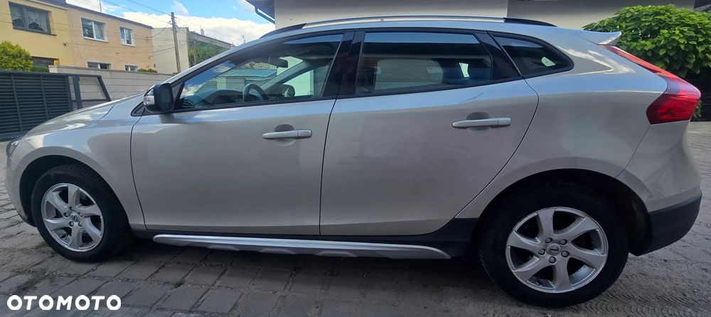 Volvo V40 Cross Country - 10
