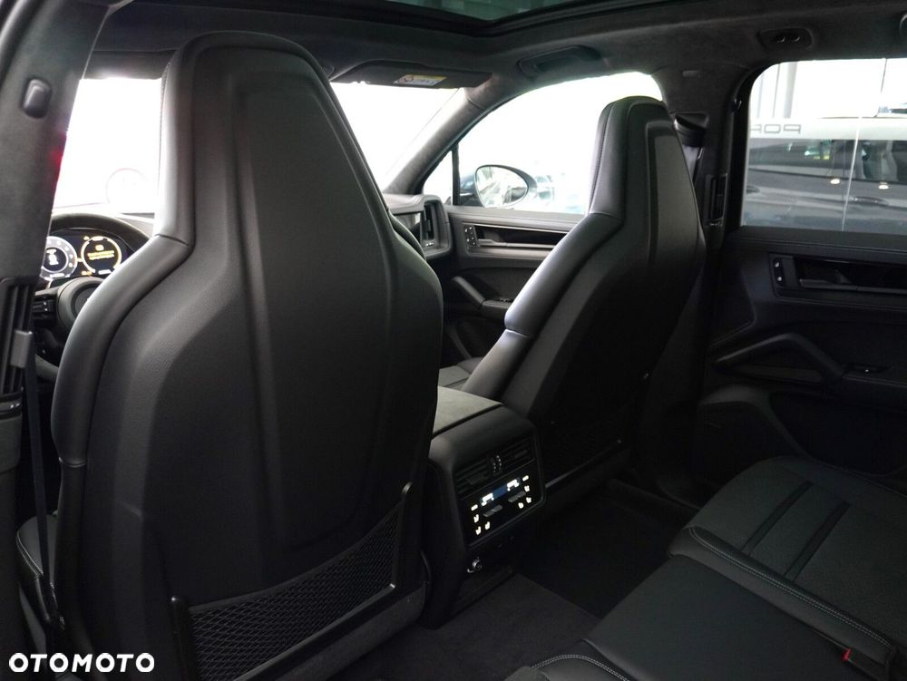 Porsche Cayenne GTS - 34
