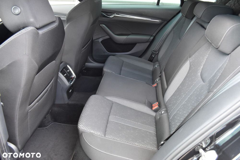 Skoda Octavia 2.0 TDI Style DSG - 32
