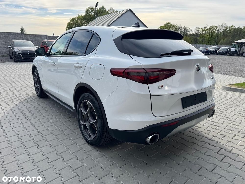 Alfa Romeo Stelvio 2.0 Turbo 16V AT8-Q4 Veloce Ti - 9