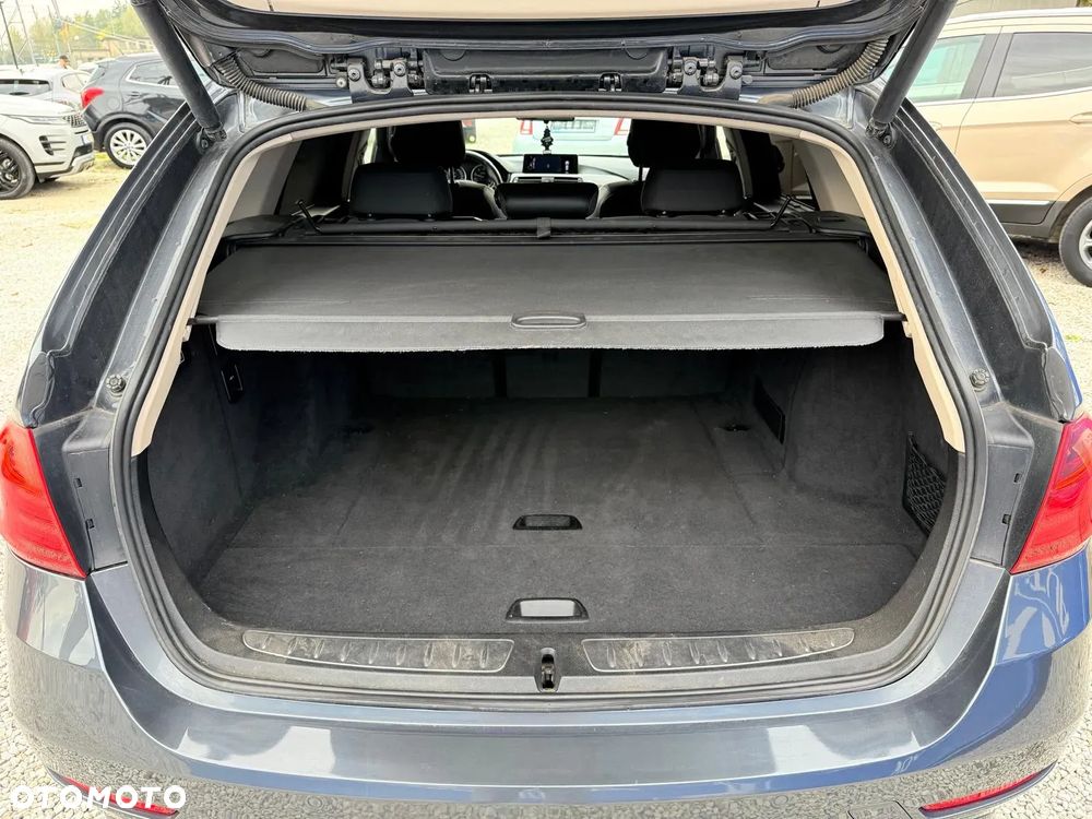 BMW Seria 3 320d Touring - 31