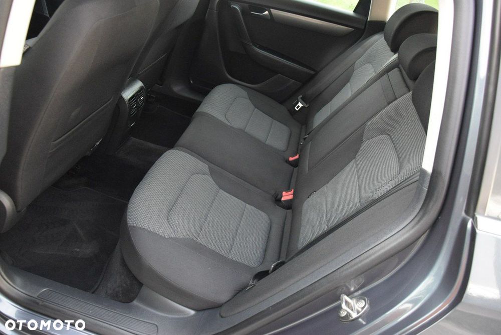 Volkswagen Passat - 21