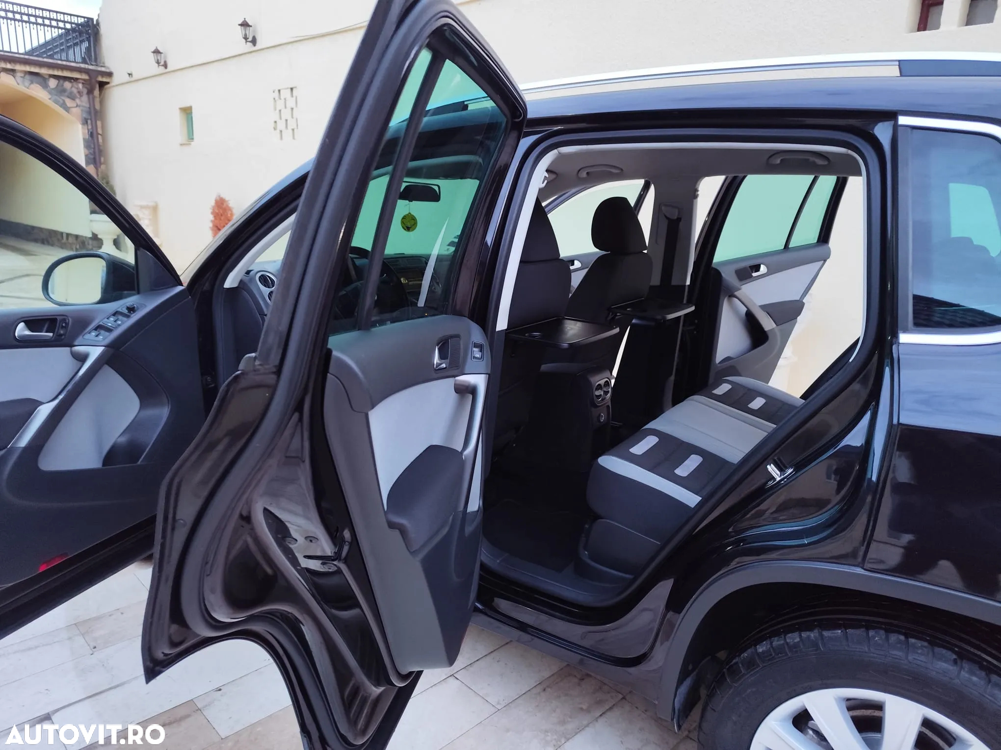 Volkswagen Tiguan - 9