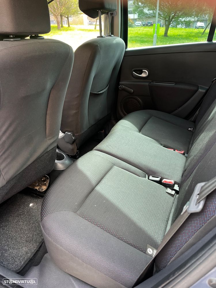 Renault Clio 1.2 TCE Dynamique S - 11