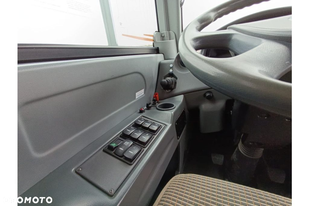 Isuzu Novolux - 23