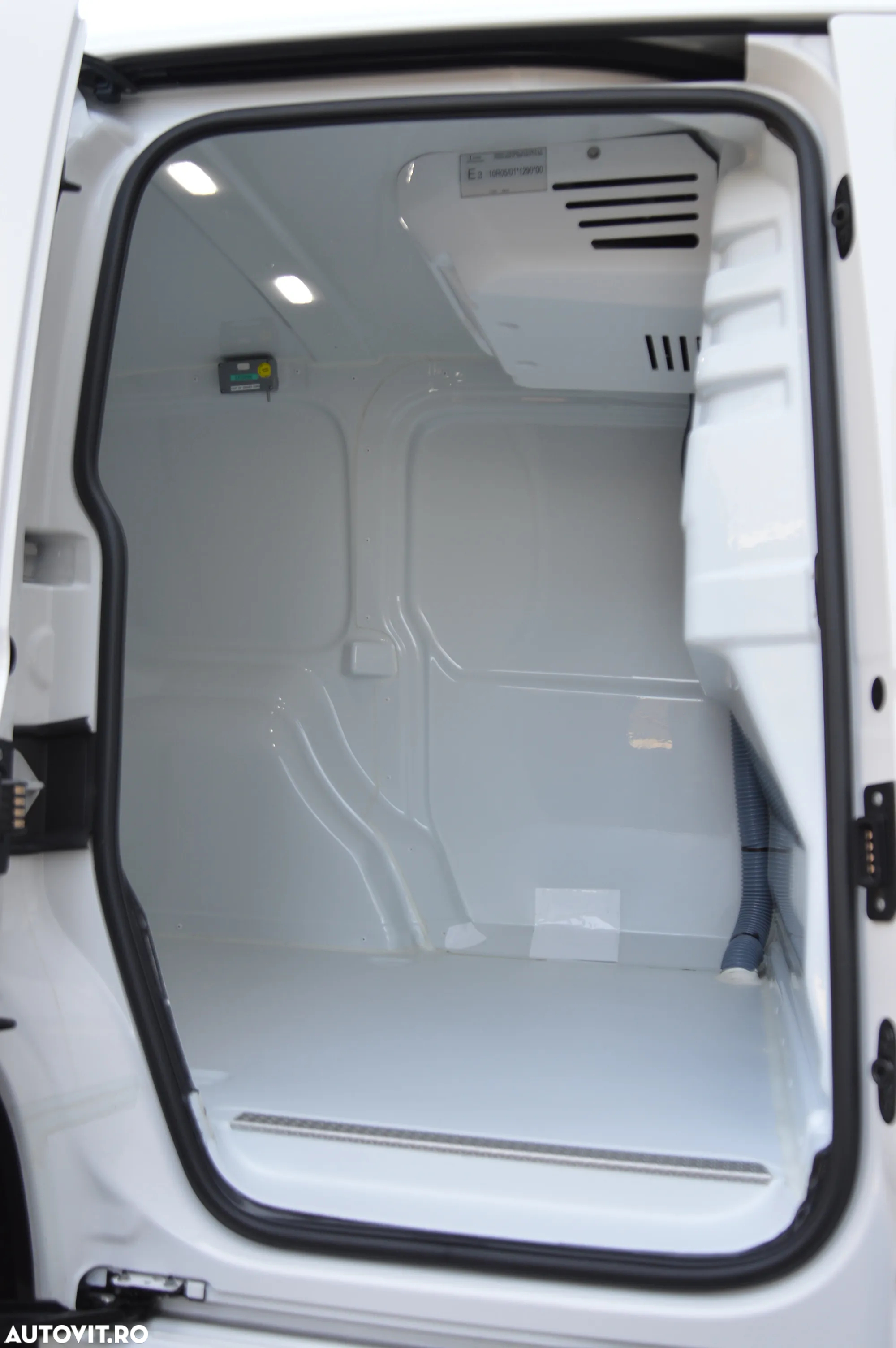 Volkswagen CADDY 2.0TDI FRIGORIFIC - 32