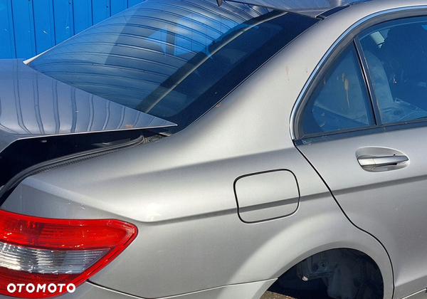Błotnik tył prawy Mercedes C-klasa W204