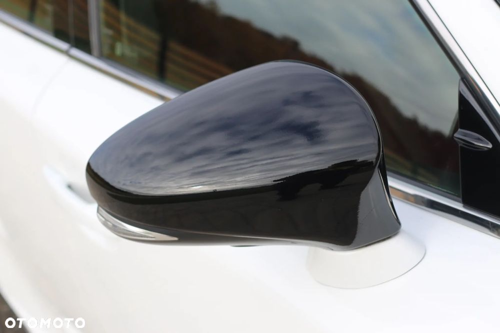 Lexus IS 300h F Sport - 17