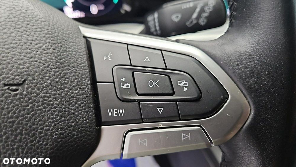 Volkswagen Golf - 22