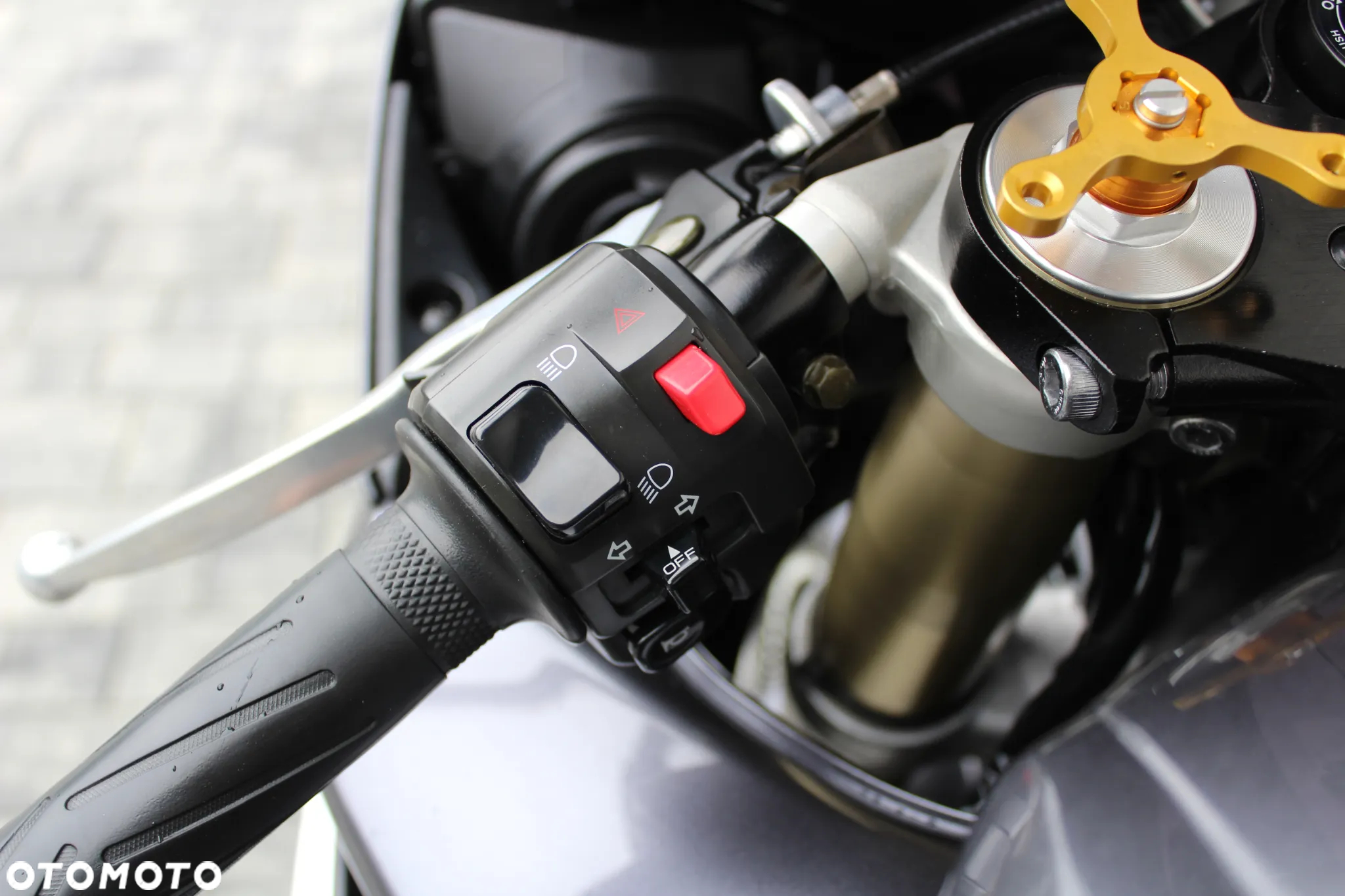 Yamaha R1 - 19