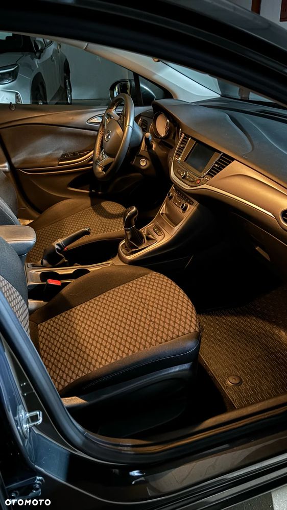 Opel Astra 1.4 T Enjoy S&S - 9